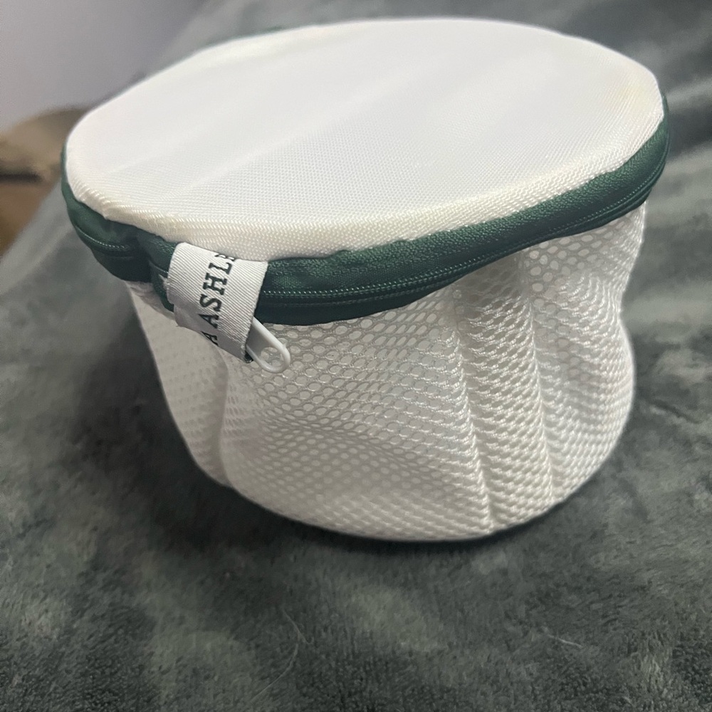 Laura Ashley White Mesh Laundry Bag with Green Trim like new!